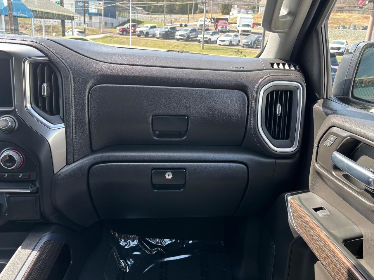 Used 2021 Chevrolet Silverado 1500 LT Trail Boss w/ Bed Protection Package image 26