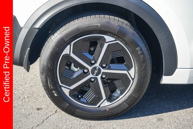 Certified 2025 Kia Niro EX FWD image 12
