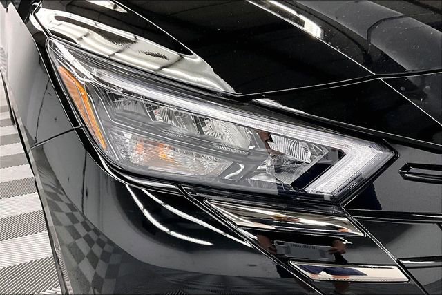 New 2025 Nissan Versa SR w/ Trunk Package image 14