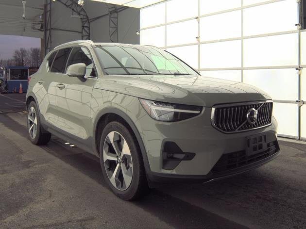 Used 2025 Volvo XC40 B5 Plus