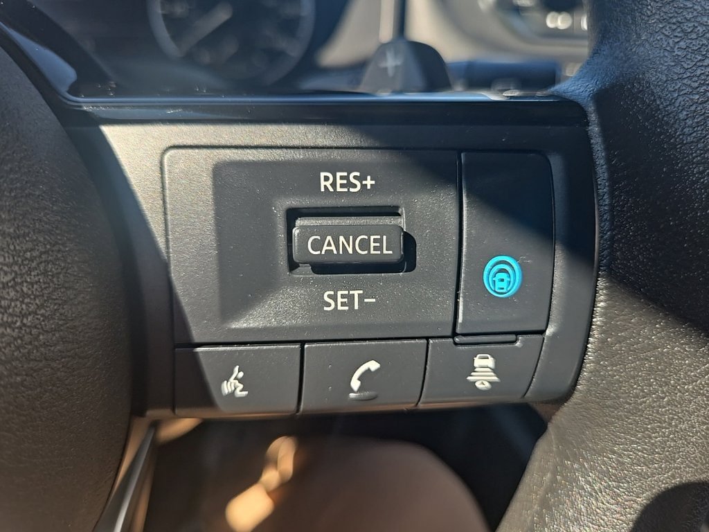 Used 2022 Nissan Rogue SV AWD/4WD image 15