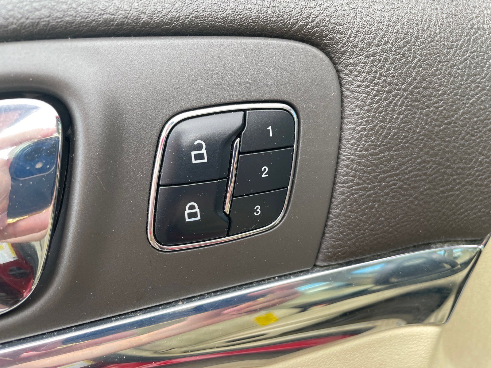 Used 2015 Lincoln MKS AWD w/ Equipment Group 201A image 10