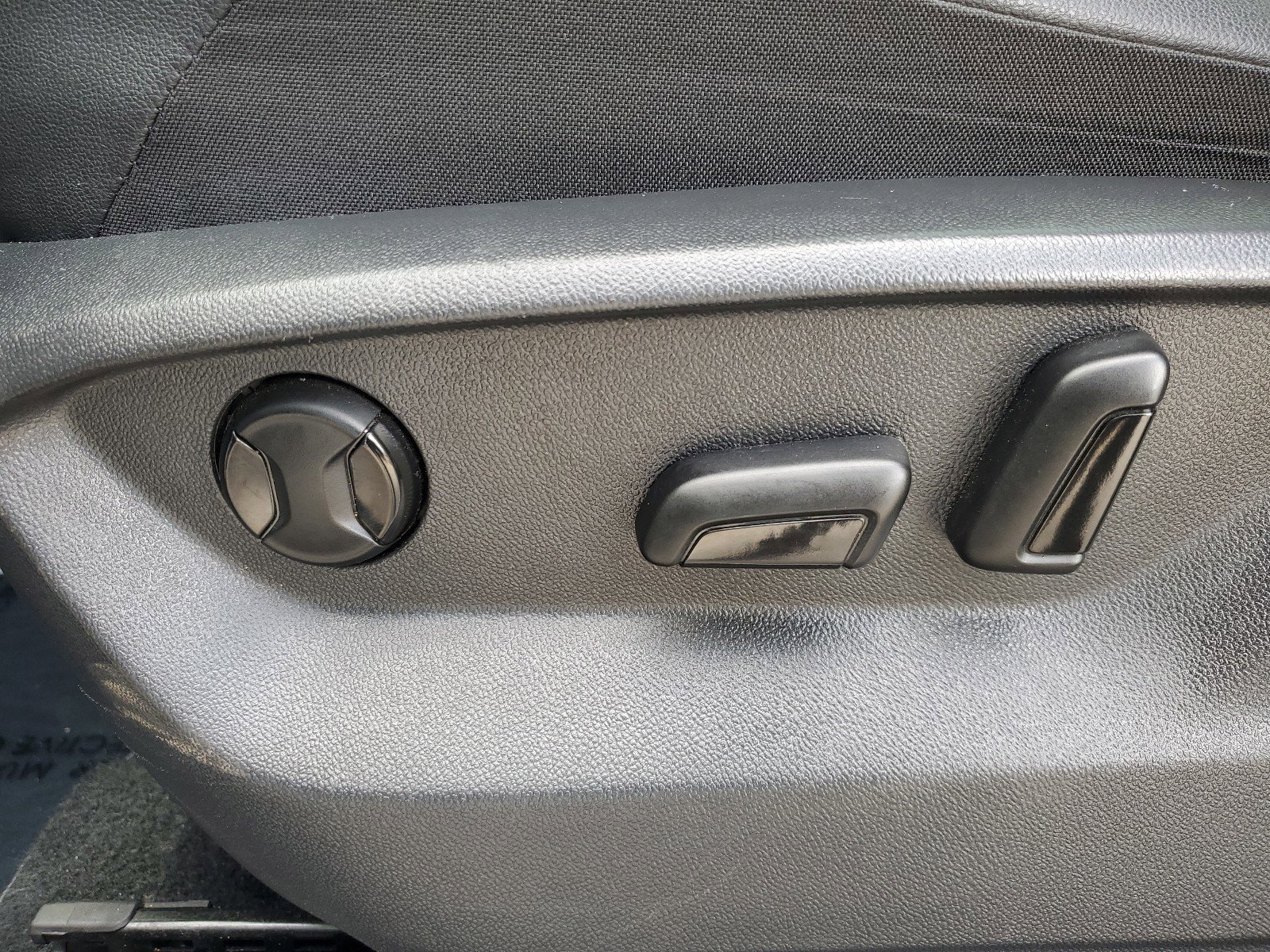 Used 2019 Volkswagen Tiguan SE w/ Panoramic Sunroof Package image 17