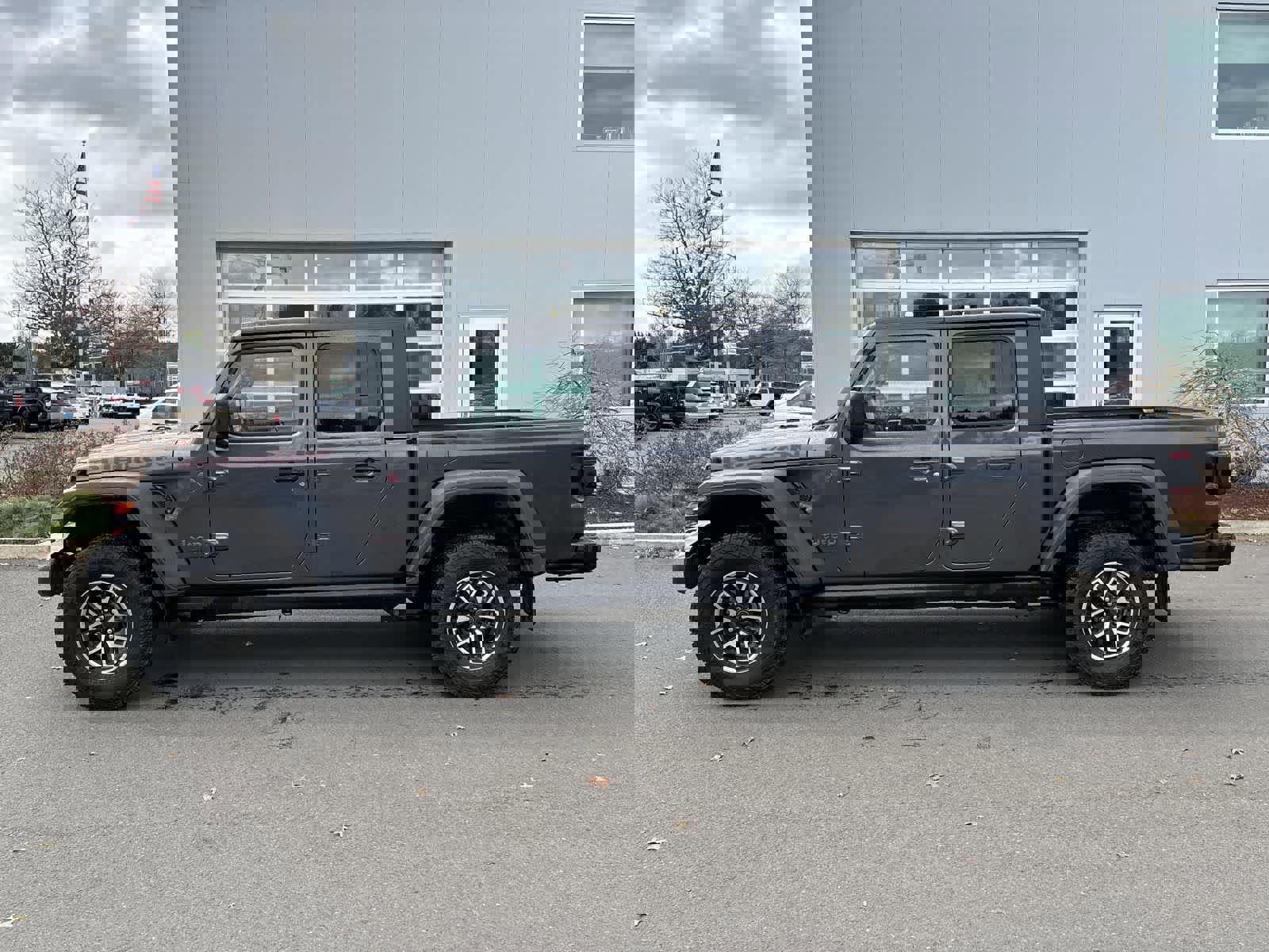 Used 2024 Jeep Gladiator Rubicon w/ Technology Group image 2