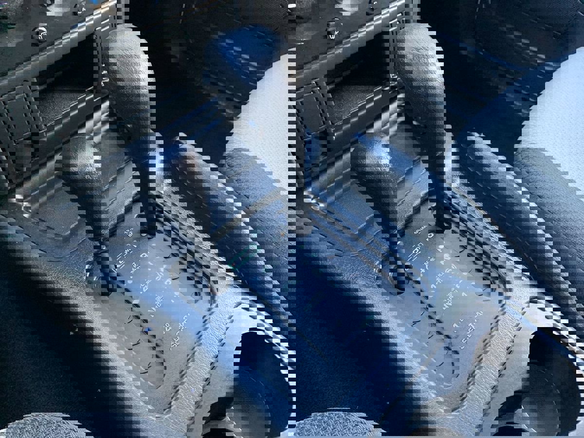 Used 2004 Jeep Grand Cherokee Laredo w/ Trailer Tow Prep Group image 23