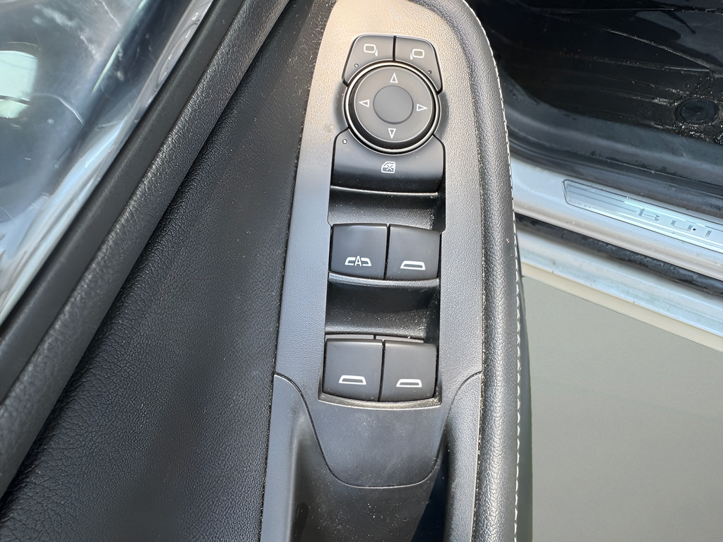 Used 2022 Buick Encore GX Select w/ Sport Touring Package AWD/4WD image 14