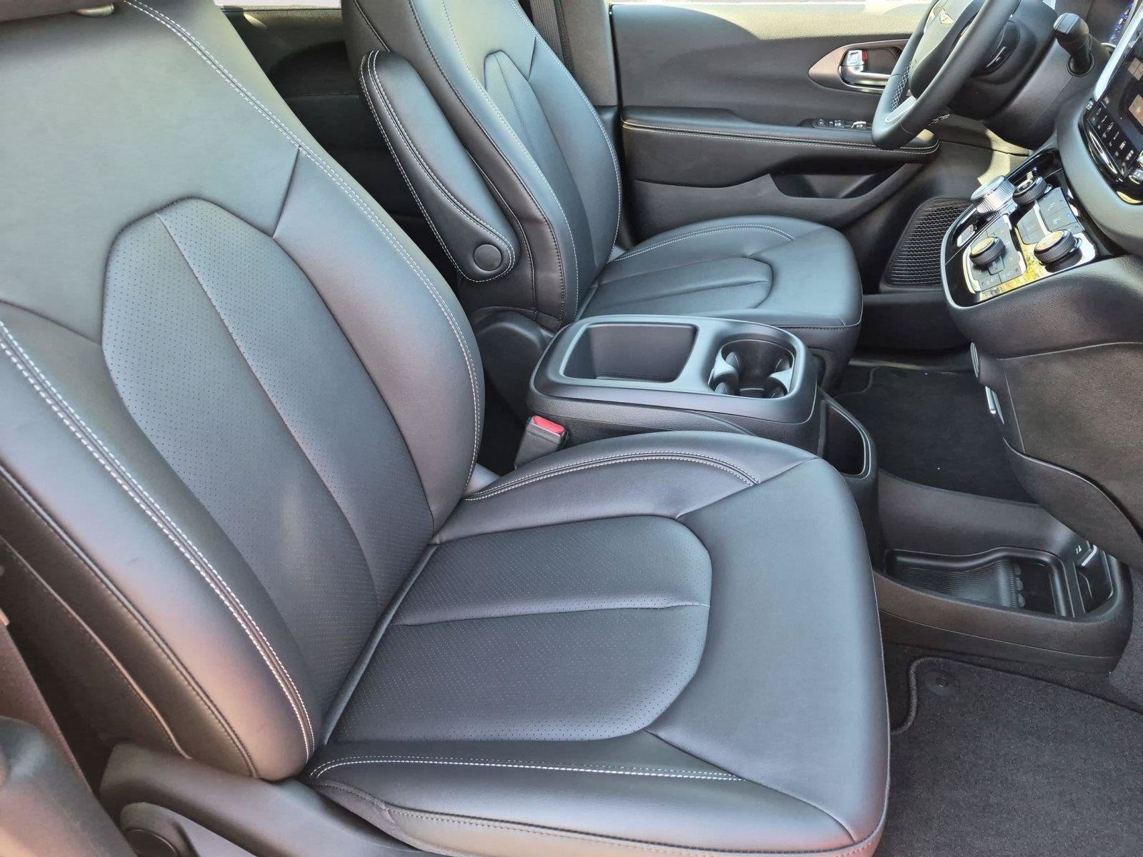 New 2026 Chrysler Voyager LX FWD image 18
