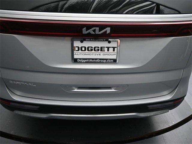 Used 2023 Kia Carnival LX image 16