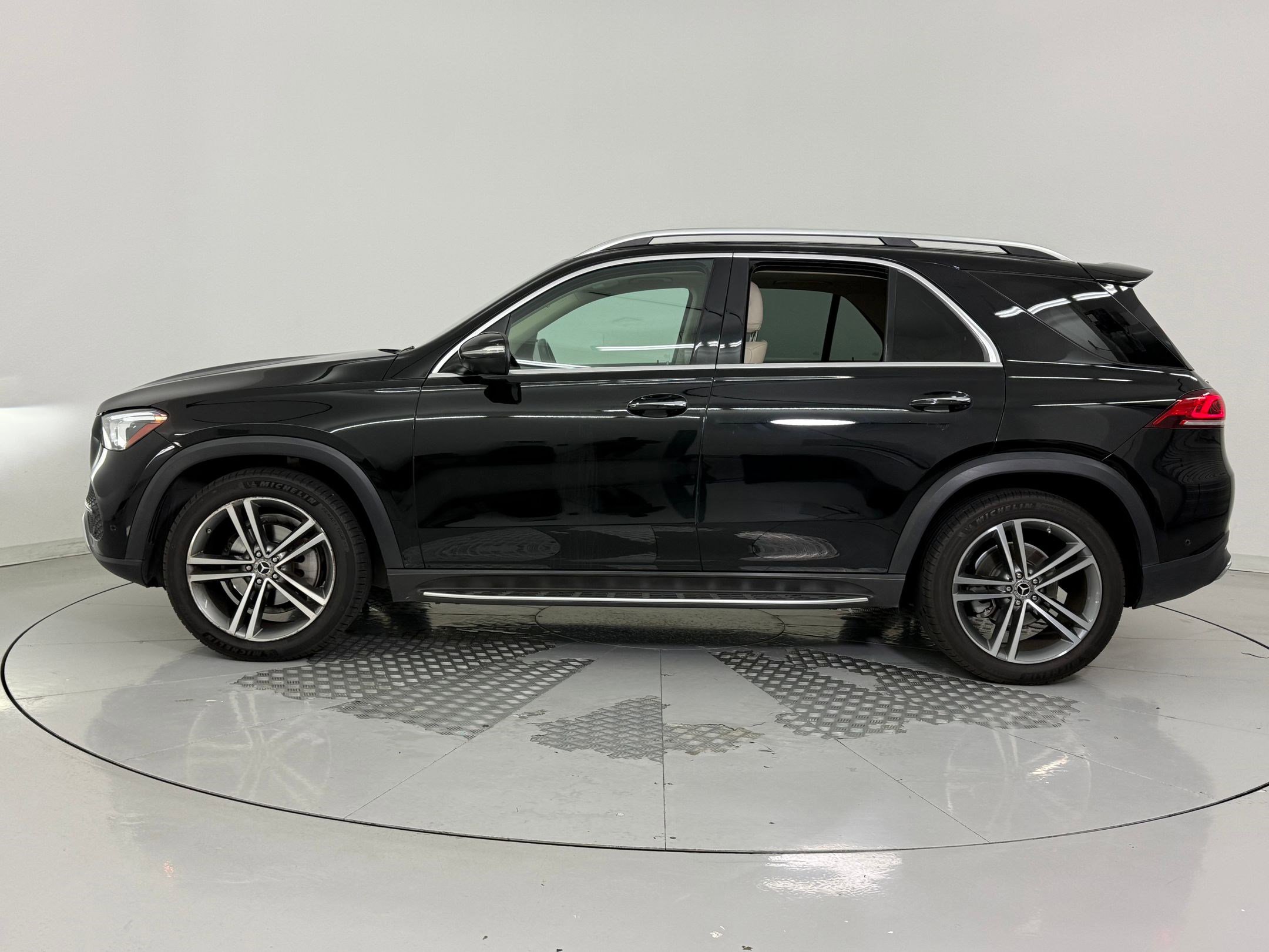 Used 2020 Mercedes-Benz GLE 350 image 2