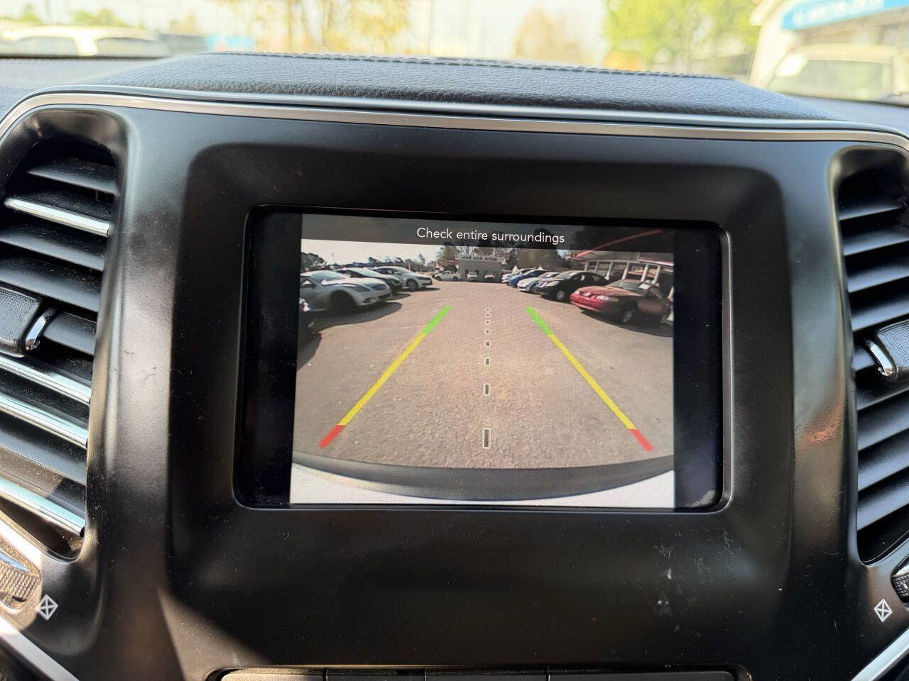 Used 2019 Jeep Cherokee Latitude Plus image 30