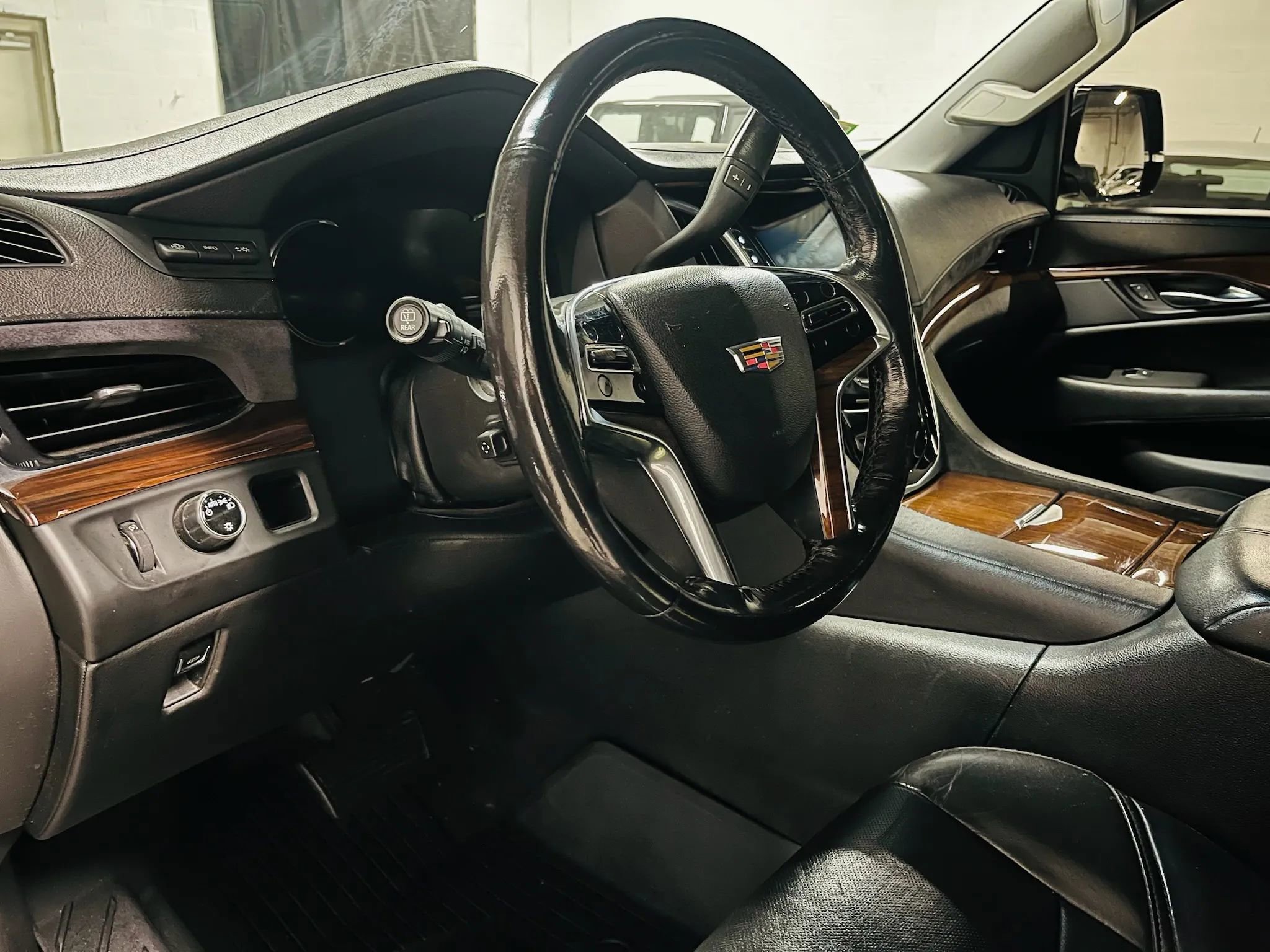 Used 2018 Cadillac Escalade Premium Luxury image 26