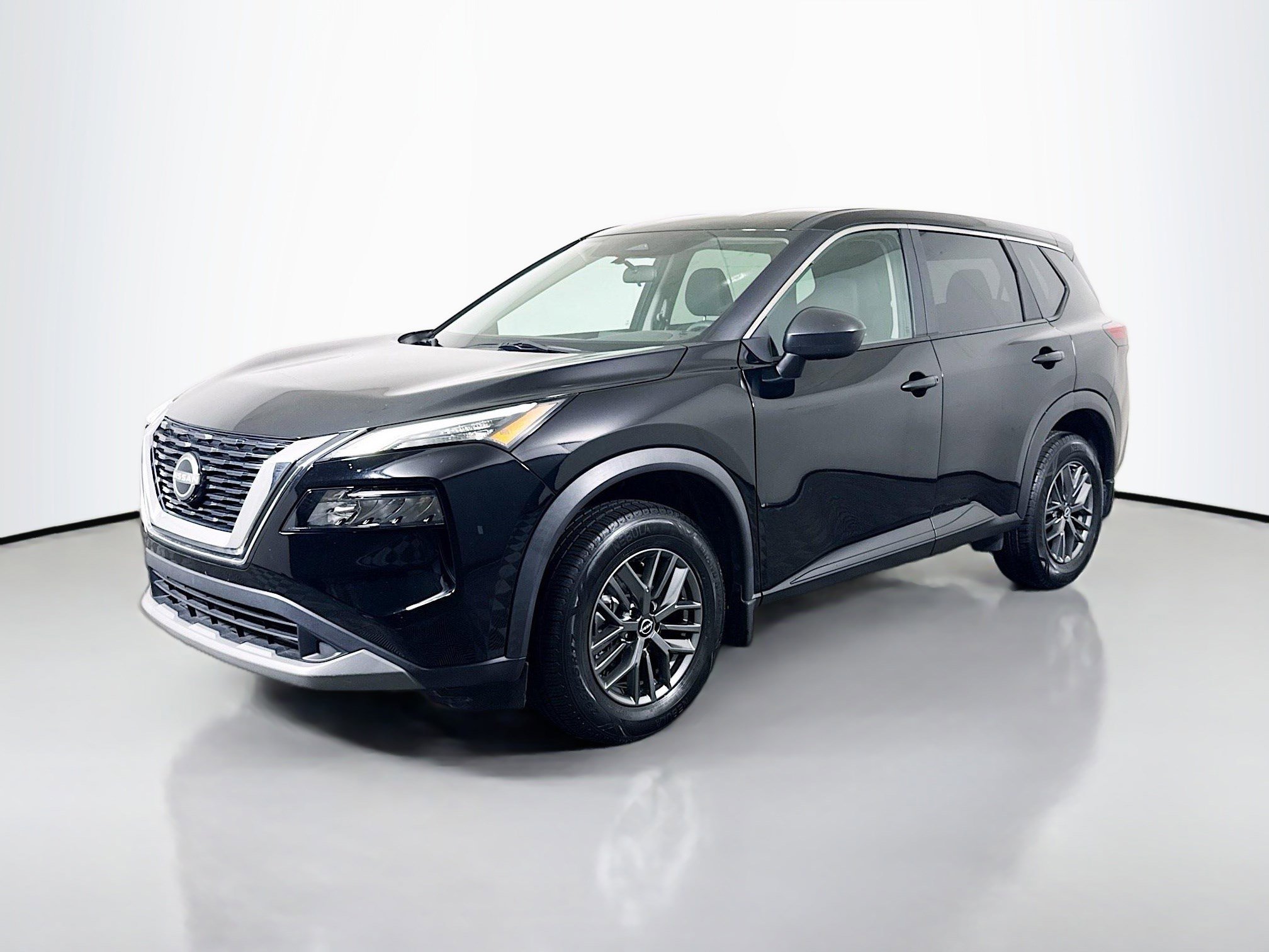 Used 2023 Nissan Rogue S FWD image 4
