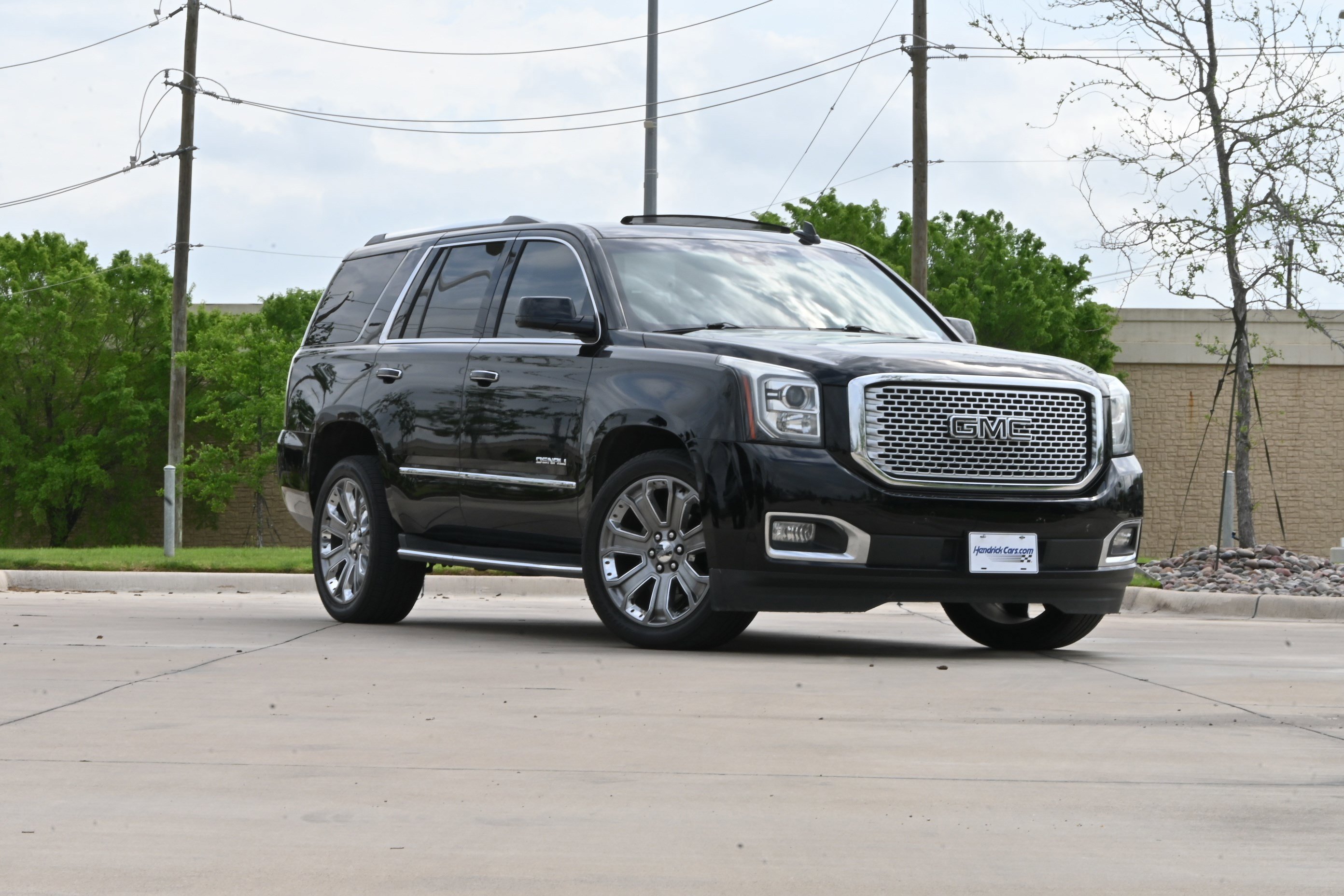 Used 2016 GMC Yukon Denali w/ Open Road Package image 2