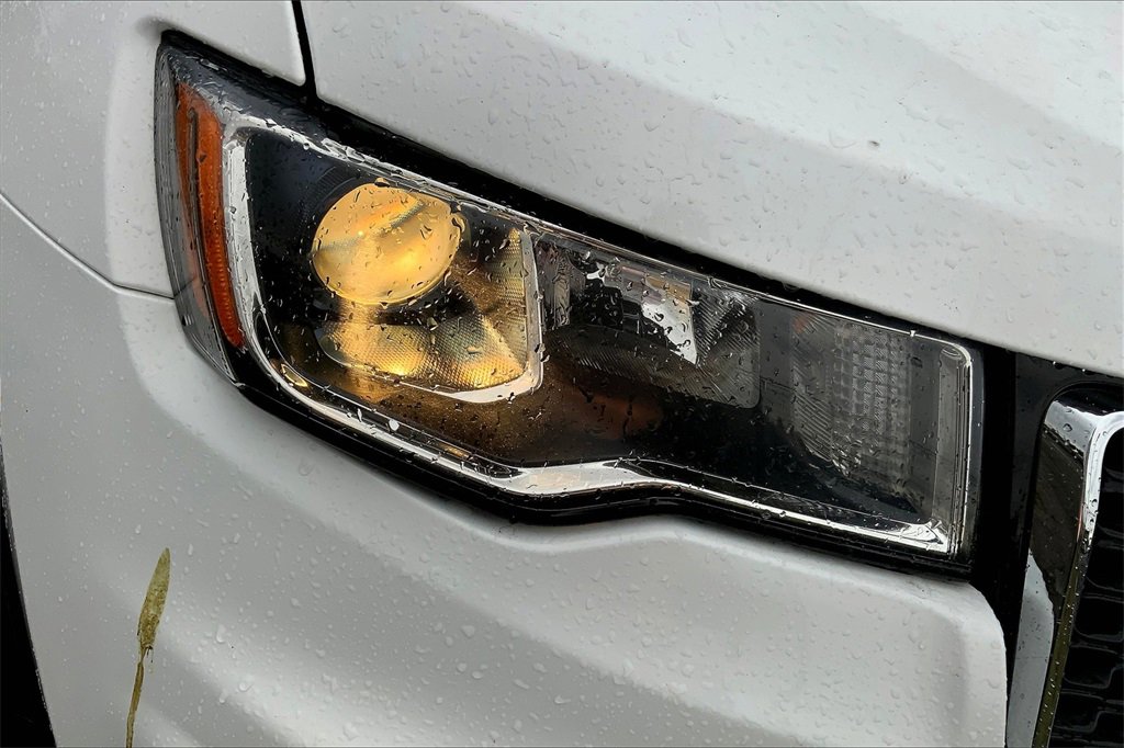Used 2022 Jeep Grand Cherokee Limited image 24