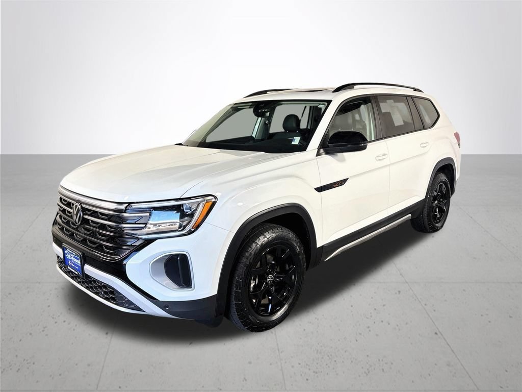 Certified 2024 Volkswagen Atlas Peak Edition SE AWD/4WD image 2