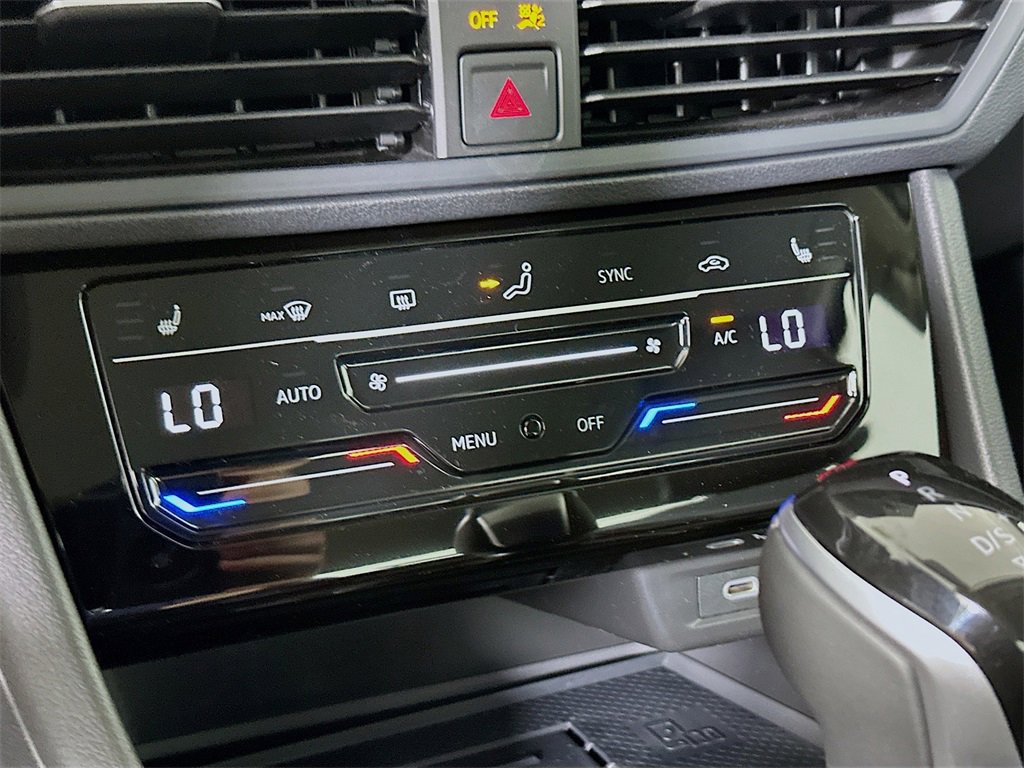 Used 2025 Volkswagen Jetta SE image 14