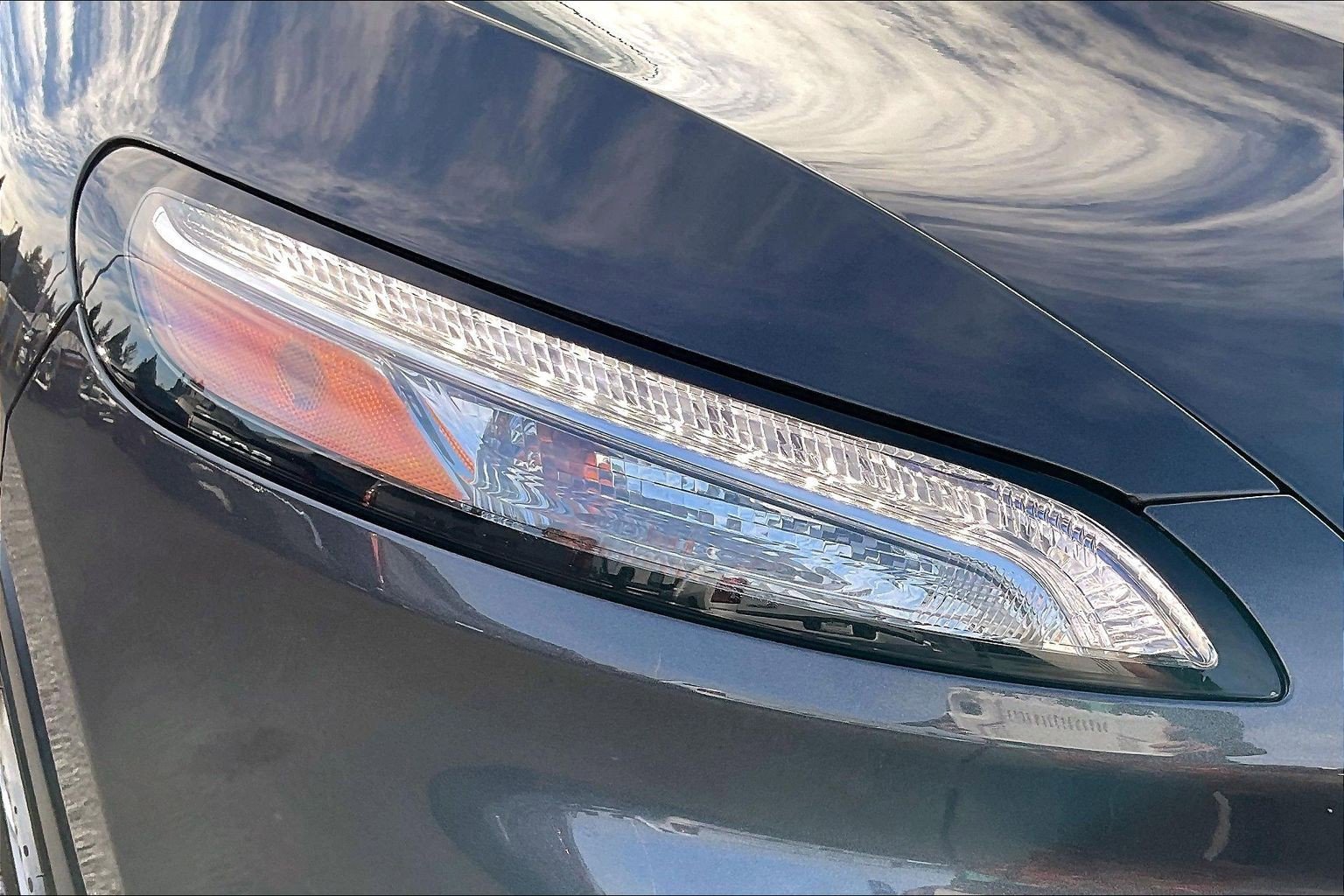 Used 2018 Jeep Cherokee Latitude Plus w/ Comfort/Convenience Group image 27