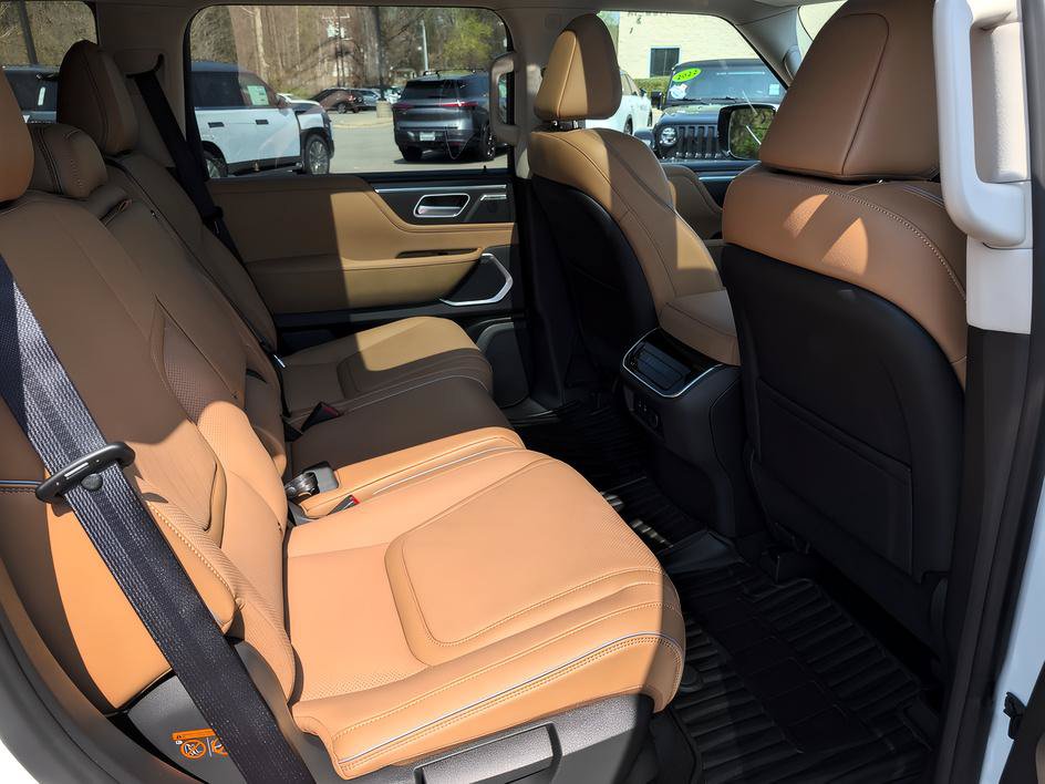 Certified 2026 INFINITI QX80 Luxe w/ Cargo Package AWD/4WD image 21