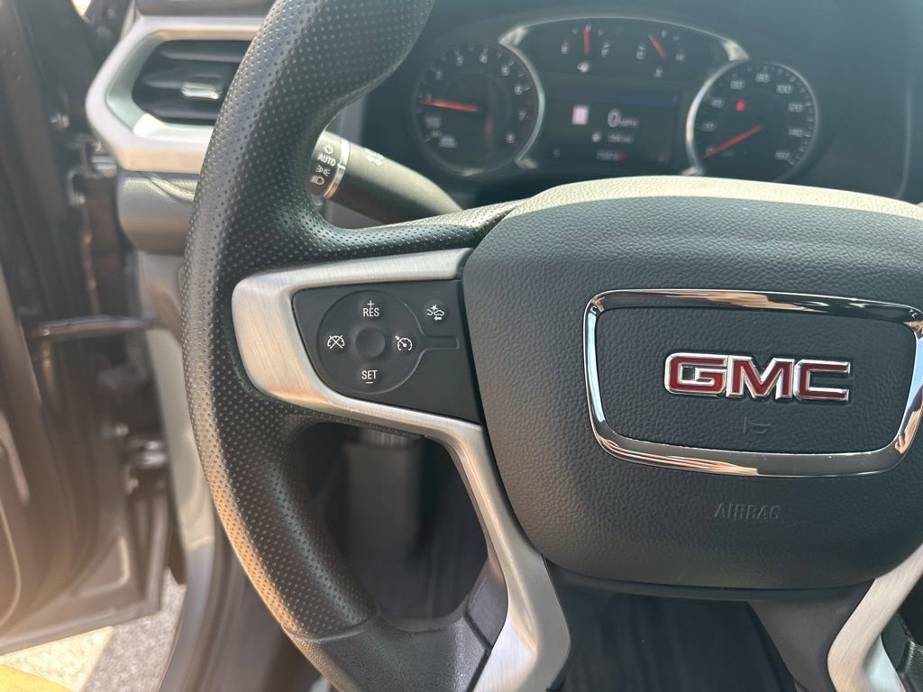 Used 2022 GMC Acadia SLE w/ Driver Convenience Package FWD image 16