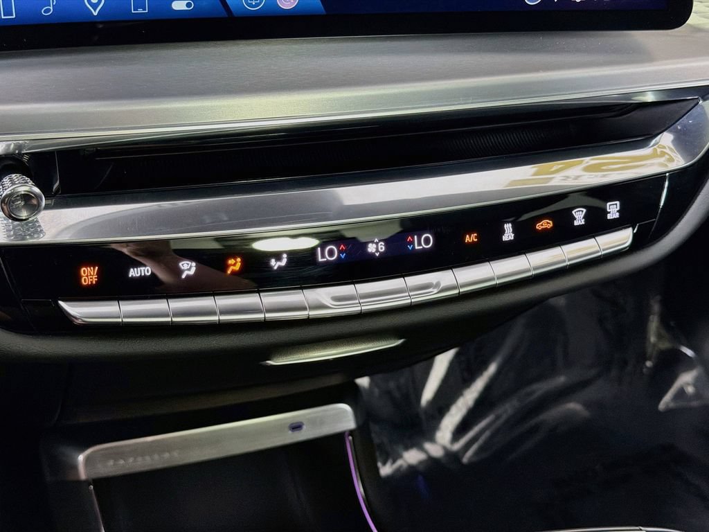 Used 2024 Cadillac Lyriq Luxury AWD/4WD image 16
