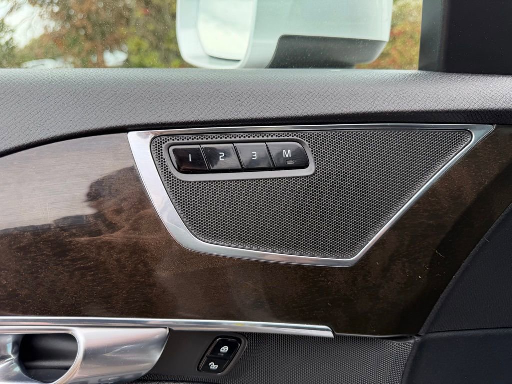 Used 2018 Volvo XC90 T6 Momentum w/ Convenience Package image 12