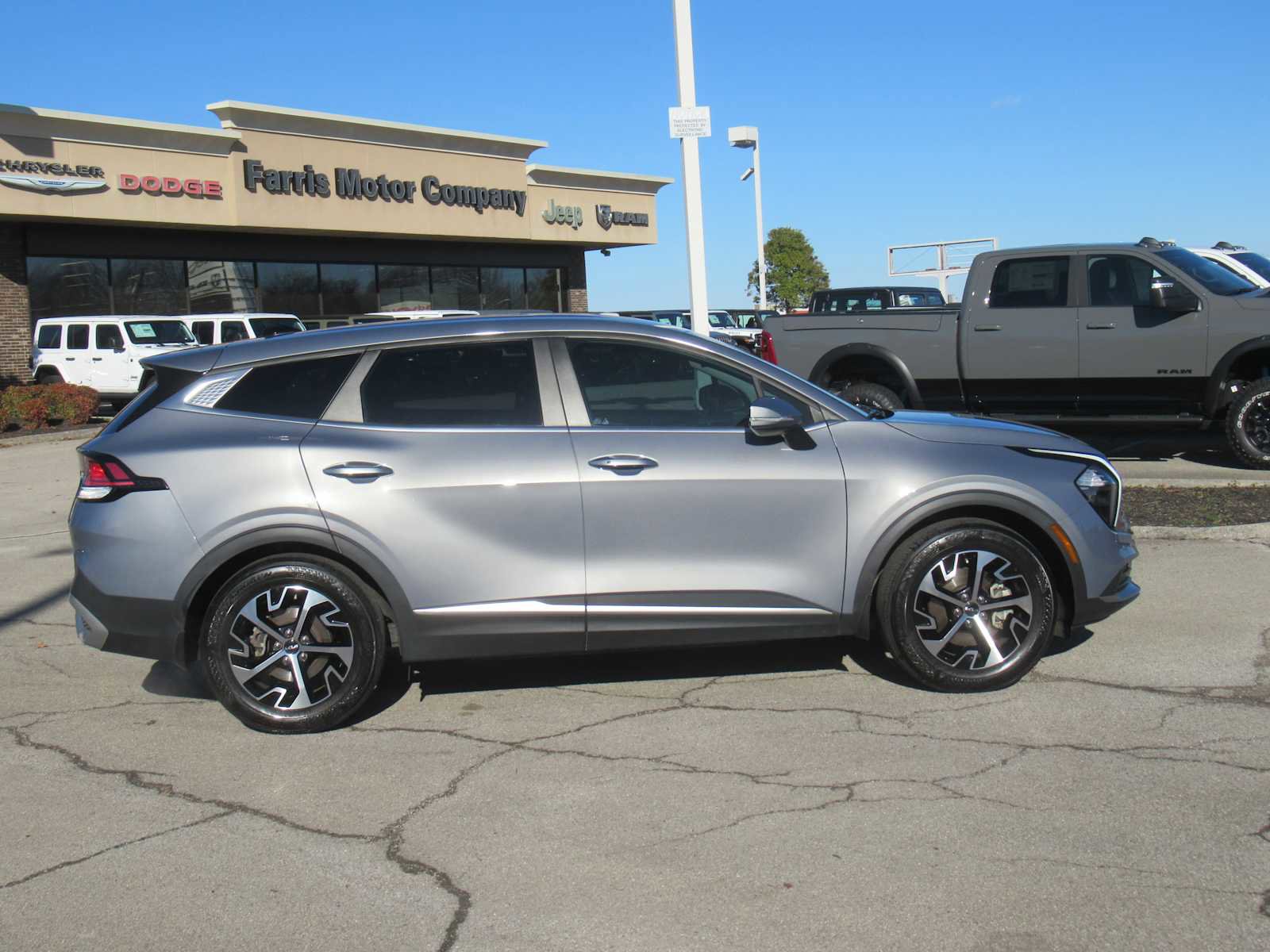 Used 2023 Kia Sportage EX image 7