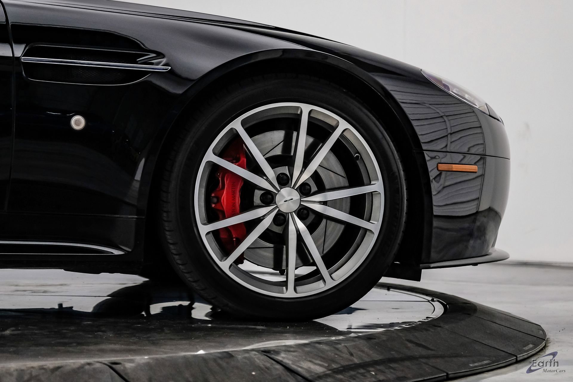 Used 2015 Aston Martin V8 Vantage GT RWD image 90