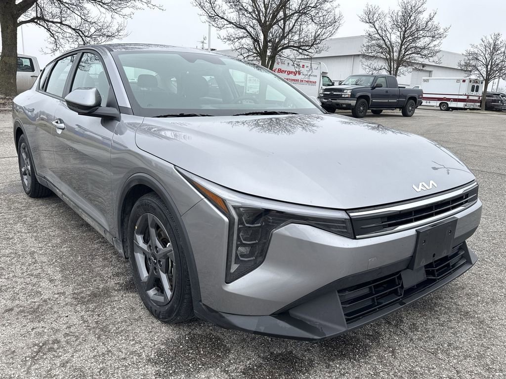 Used 2025 Kia K4 LXS image 2