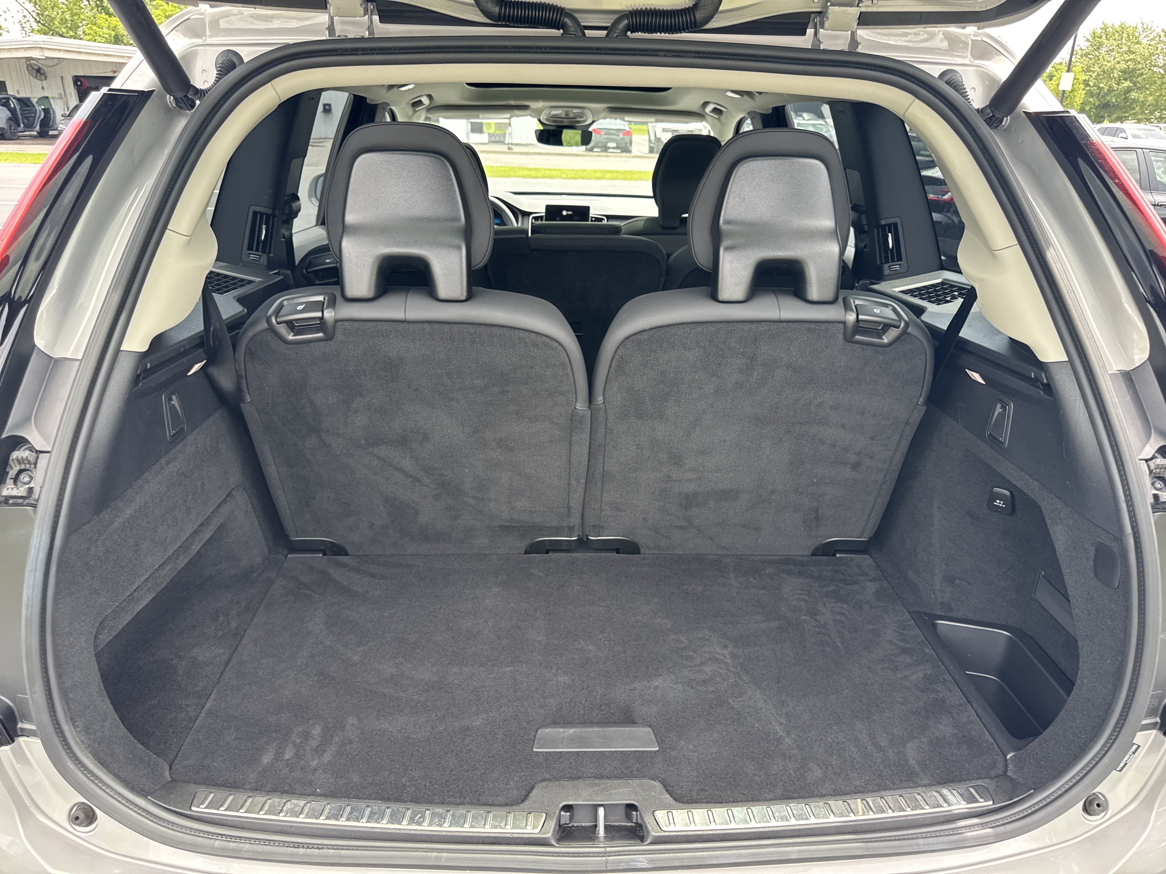 Used 2025 Volvo XC90 B6 Plus AWD/4WD image 30