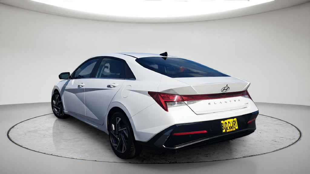 Used 2024 Hyundai Elantra Limited FWD image 15