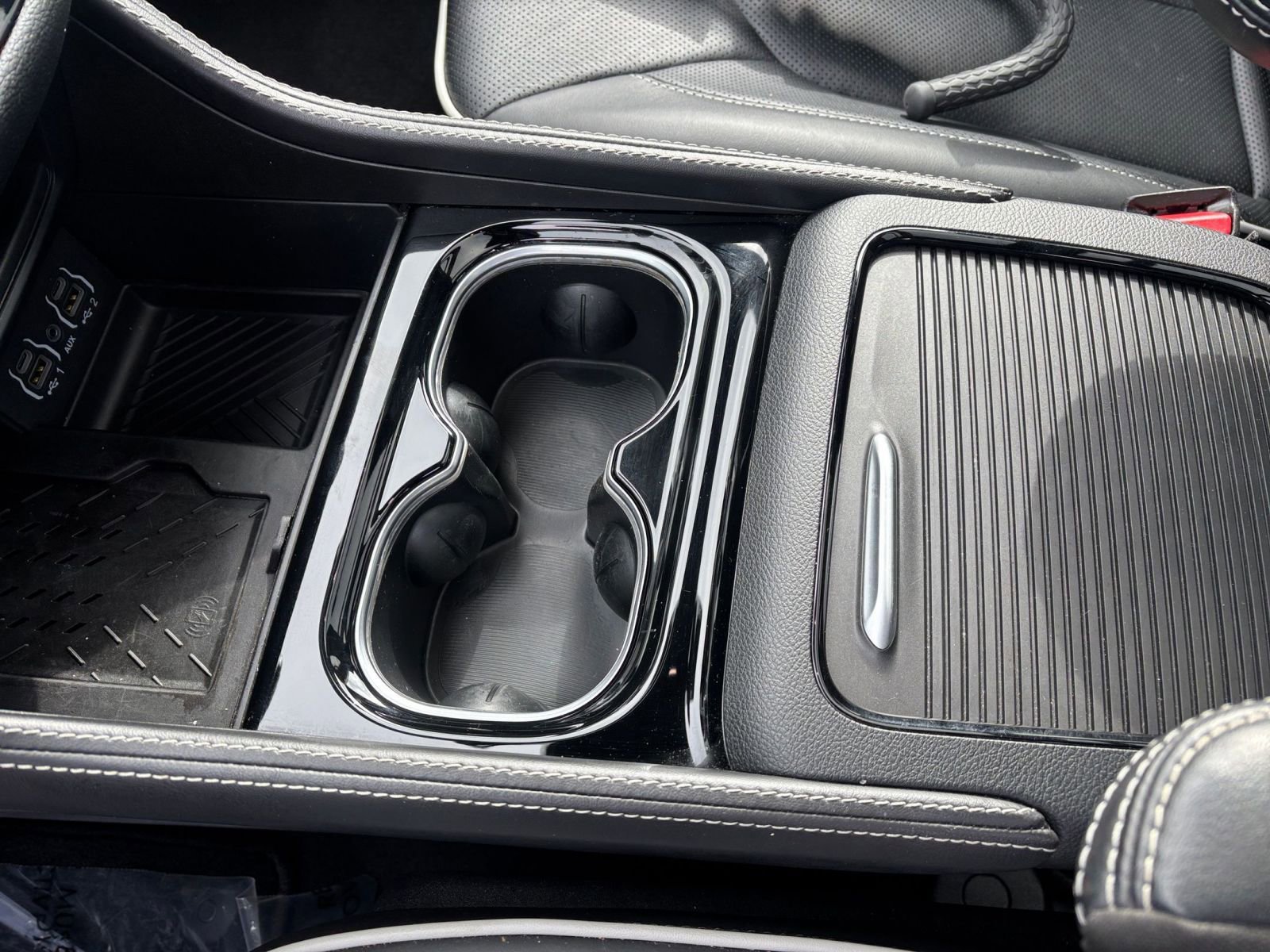 Used 2025 Chrysler Pacifica Limited image 46