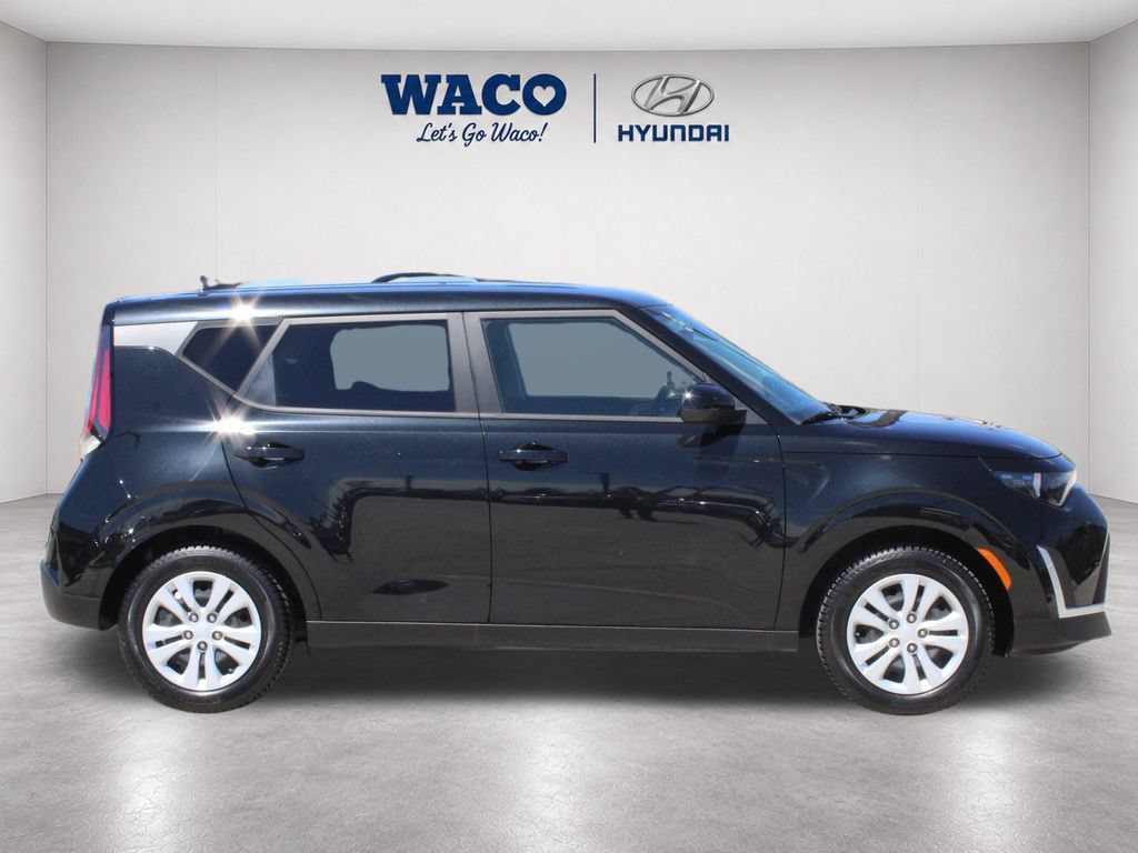 Used 2023 Kia Soul LX FWD image 9