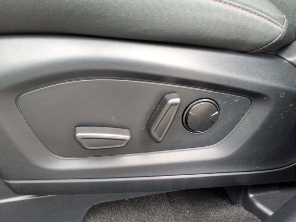 Used 2025 Ford Explorer Active AWD/4WD image 16