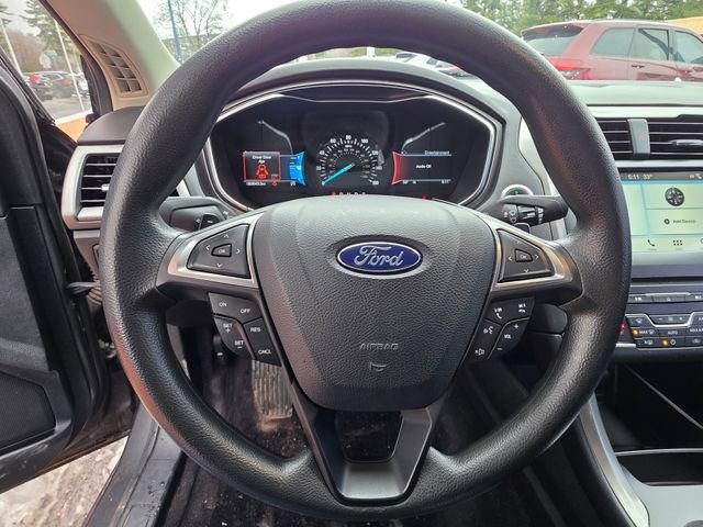 Used 2017 Ford Fusion SE w/ Fusion SE Technology Package FWD image 19