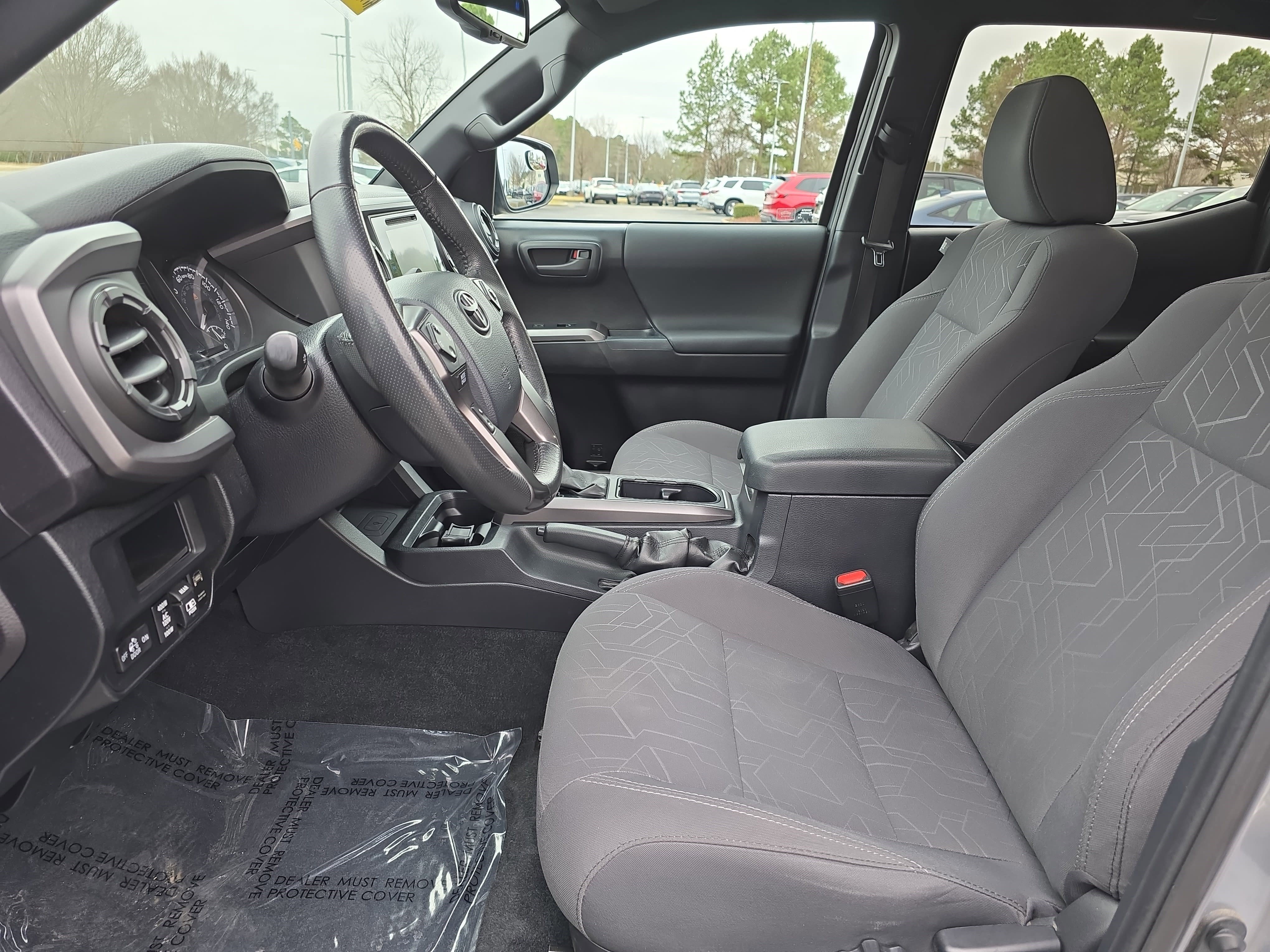 Used 2017 Toyota Tacoma TRD Sport image 14