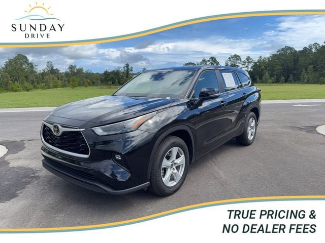 Used 2025 Toyota Highlander LE FWD image 1