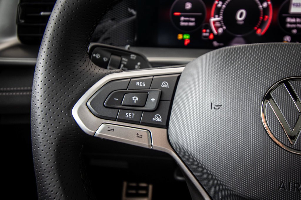 New 2026 Volkswagen Tiguan SE R-Line FWD image 36