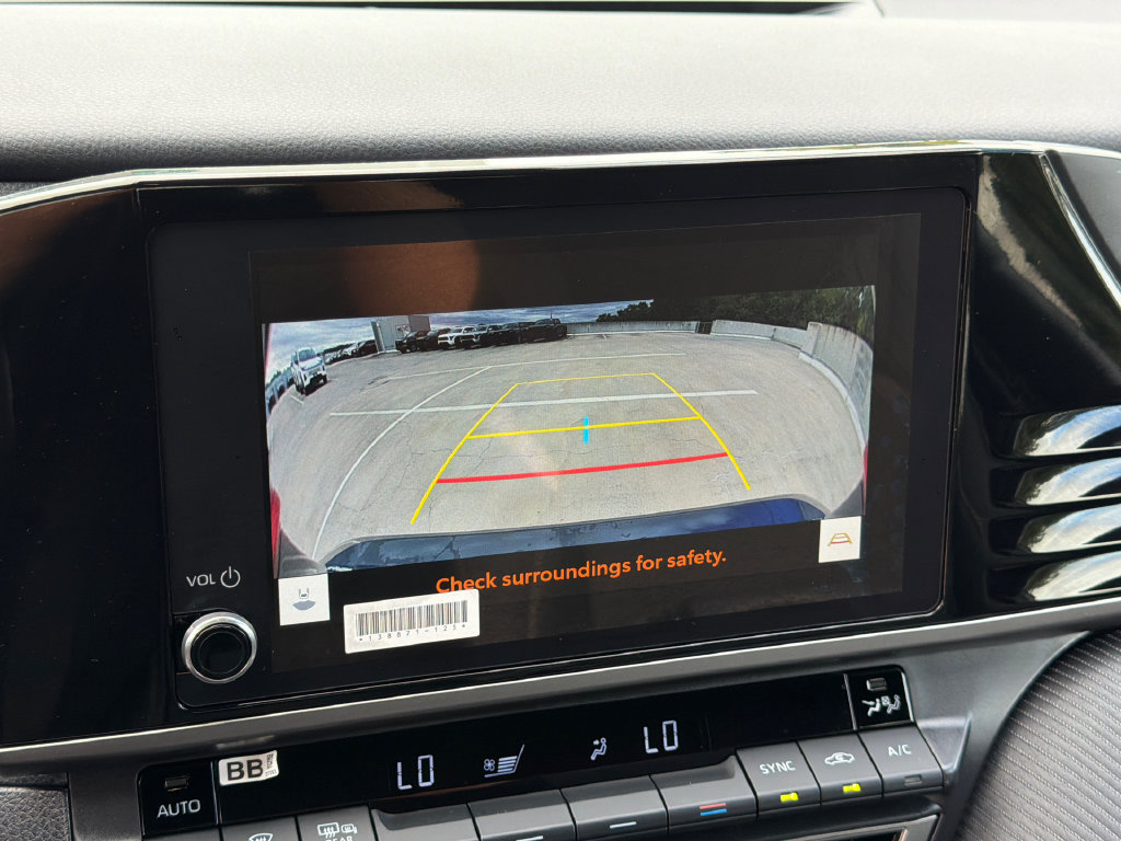 Used 2025 Toyota Camry SE w/ Convenience Package FWD image 31