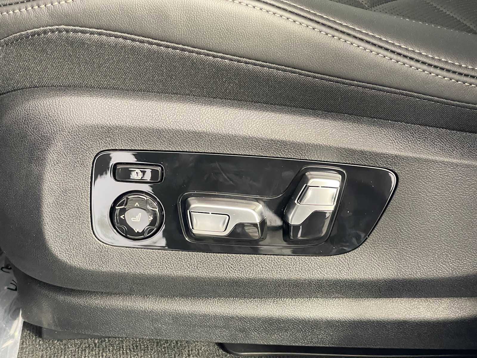 New 2026 BMW X5 xDrive50e w/ M Sport Package image 15