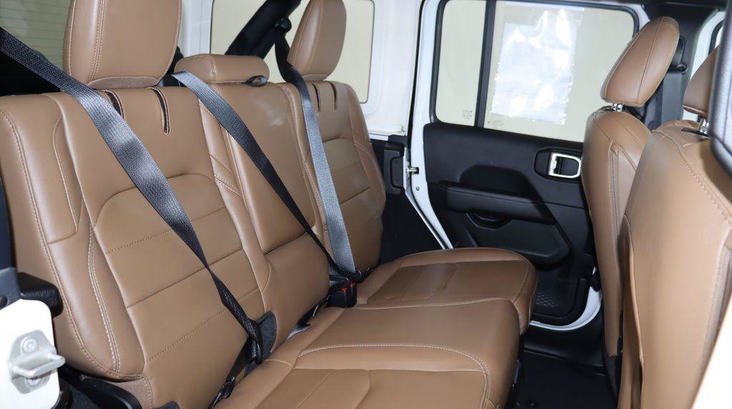 Used 2023 Jeep Wrangler Unlimited Sahara AWD/4WD image 24