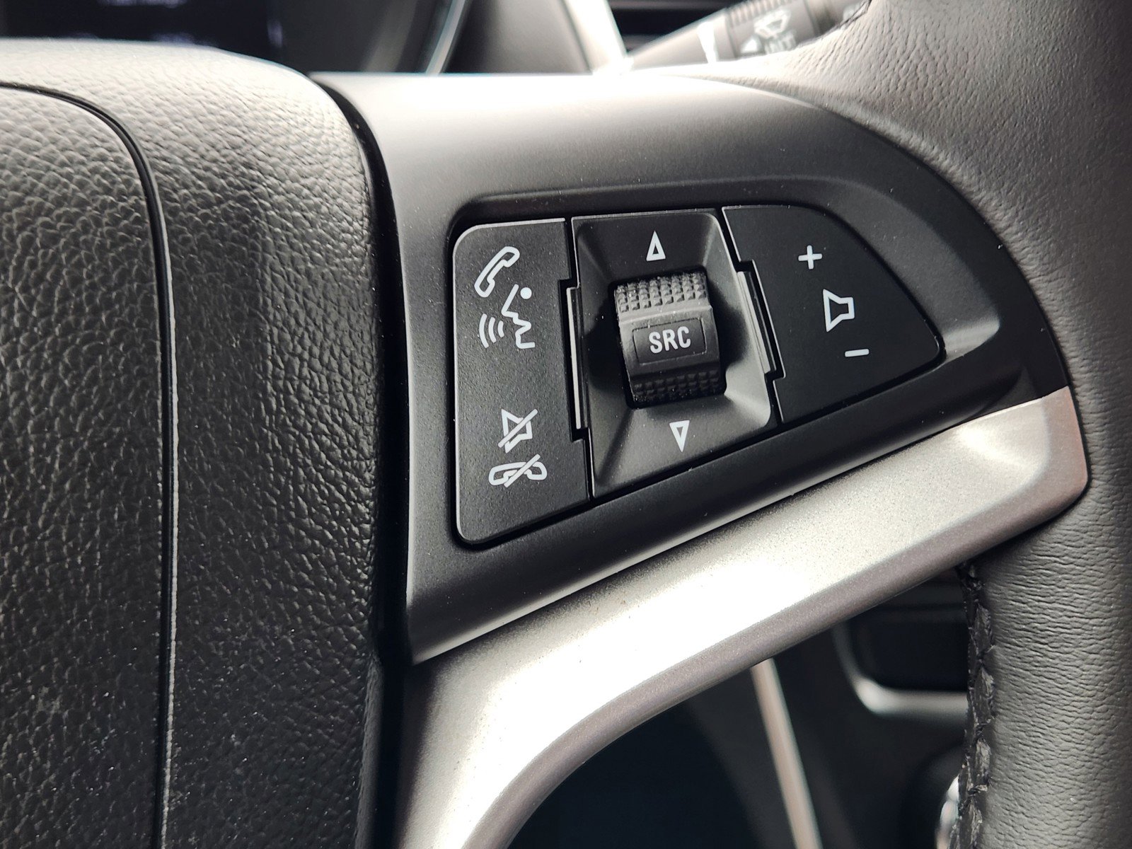 Used 2020 Chevrolet Trax LT w/ LT Convenience Package FWD image 22