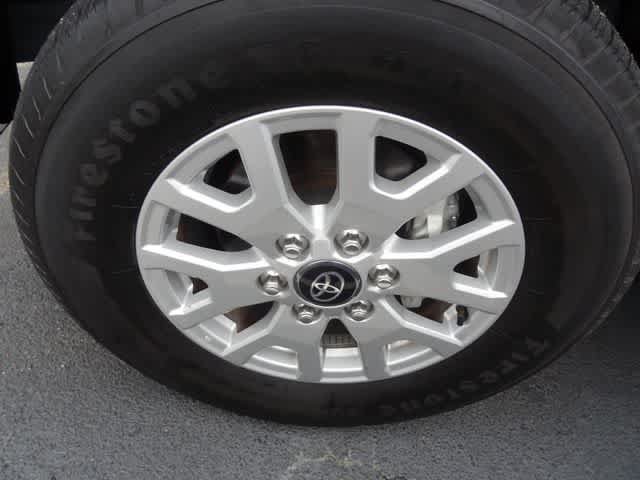 Used 2024 Toyota Tacoma SR5 AWD/4WD image 17