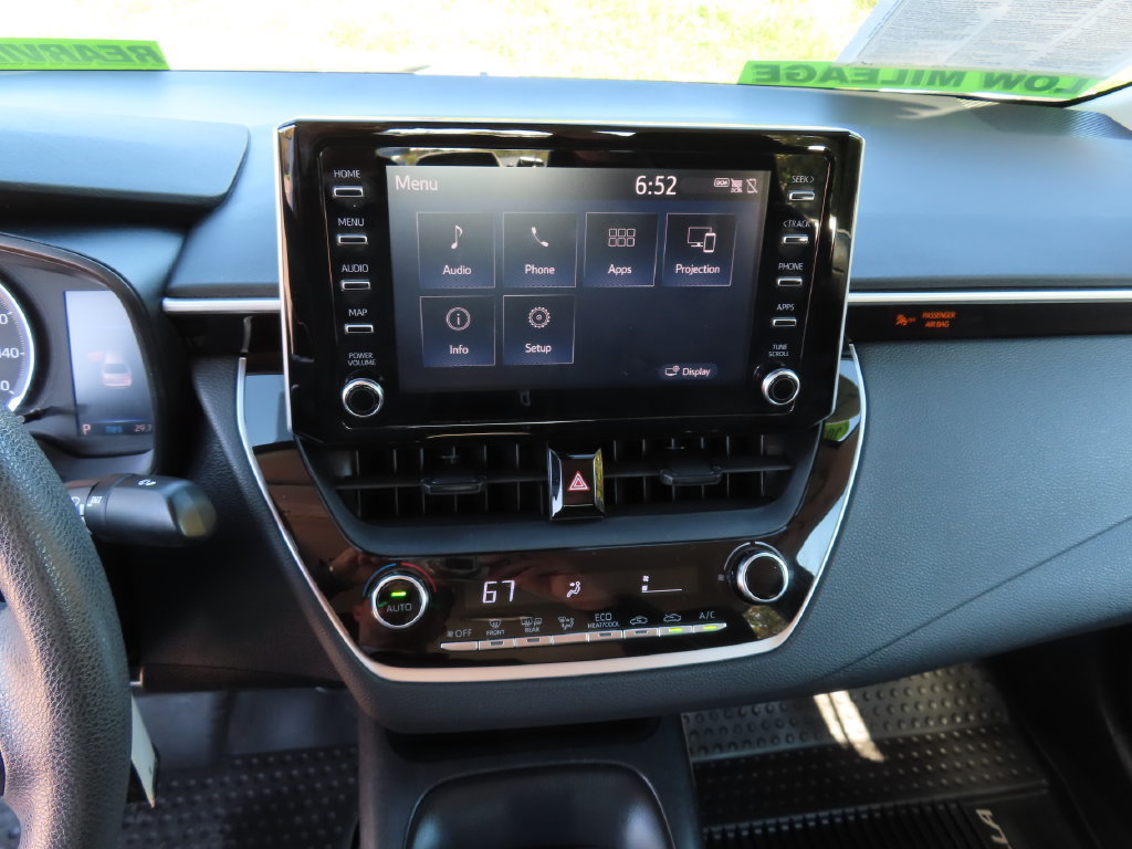 Used 2020 Toyota Corolla LE FWD image 17