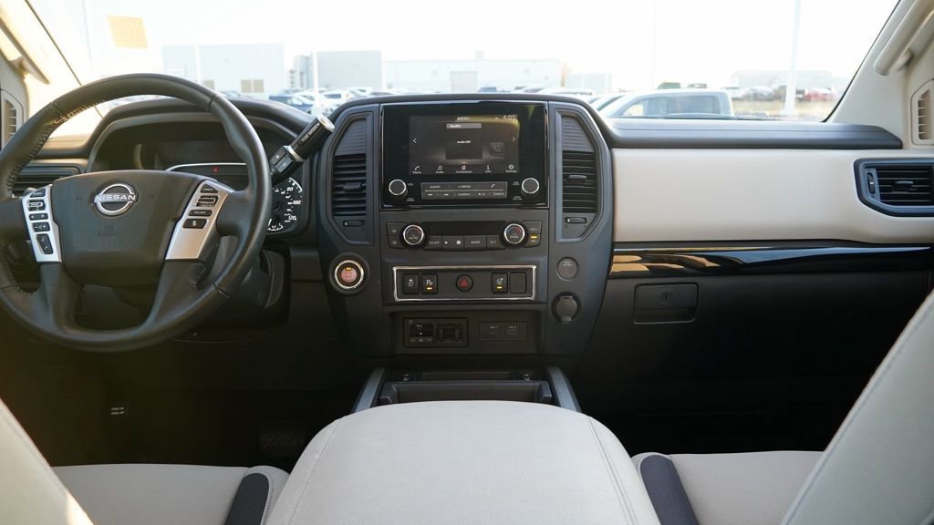 Used 2024 Nissan Titan SV w/ SV Convenience Package image 26