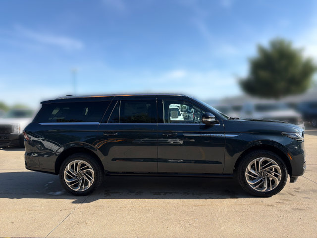 New 2026 Lincoln Navigator L Reserve AWD/4WD image 4