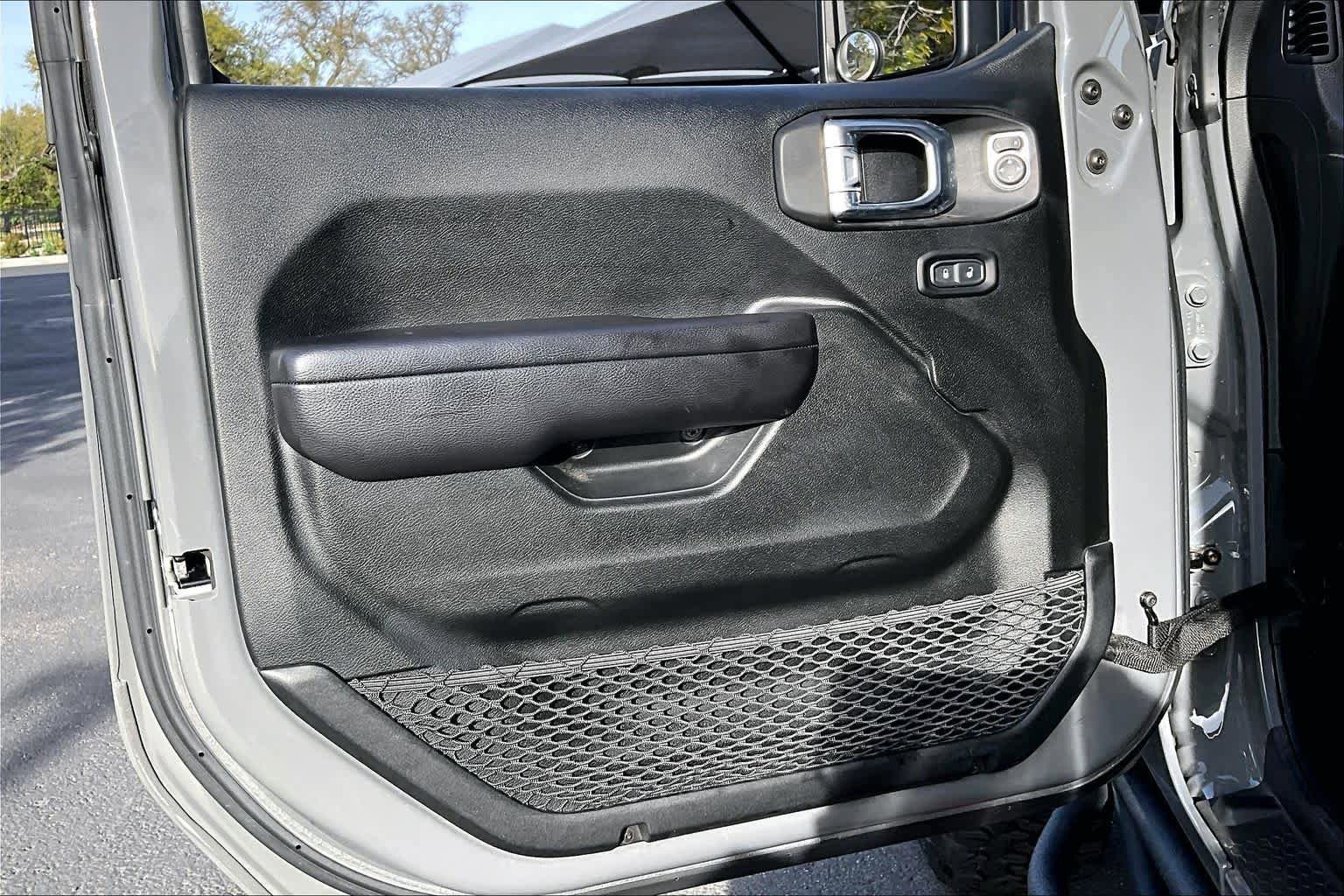 Used 2020 Jeep Wrangler Rubicon AWD/4WD image 38