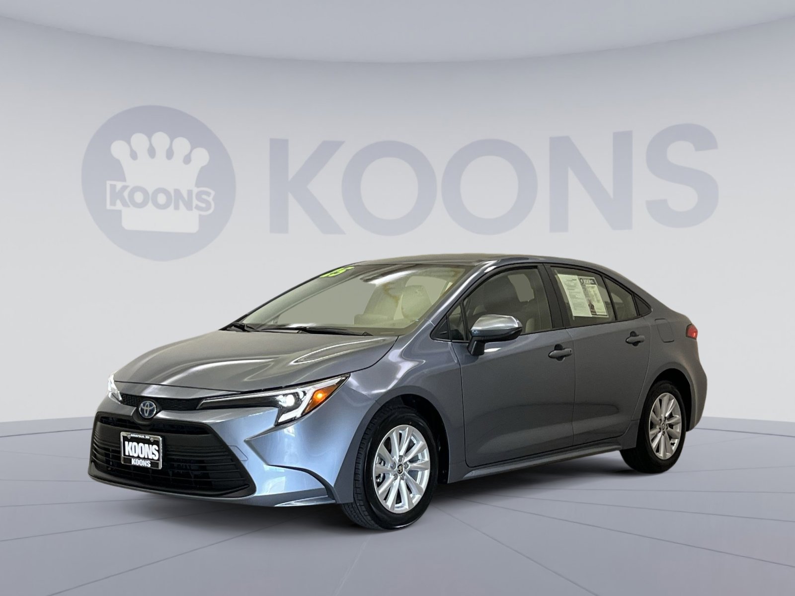 Used 2025 Toyota Corolla LE image 1