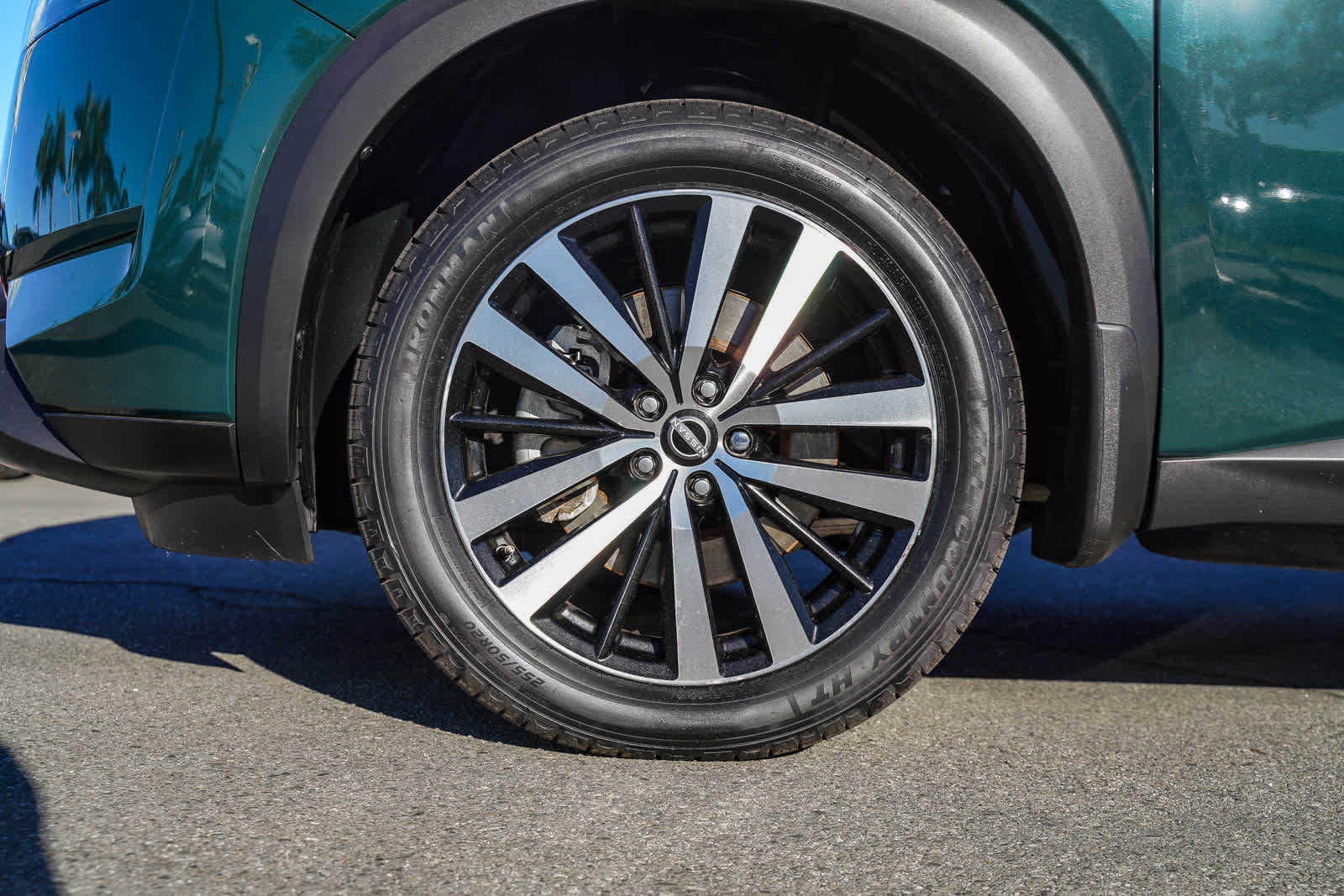 Used 2023 Nissan Pathfinder Platinum image 9