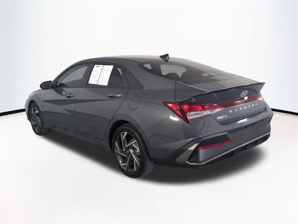 Used 2025 Hyundai Elantra Sport FWD image 7