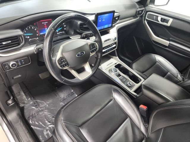 Used 2021 Ford Explorer XLT w/ Equipment Group 202A AWD/4WD image 25